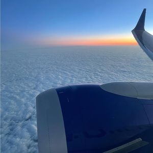 HAPPY HOLIDAYS! My closet is closed for the holidays! Thank you!💜🌸